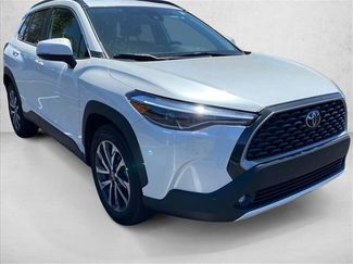 Used 2022 Toyota Corolla Cross XLE w/ Convenience Package FWD video 4
