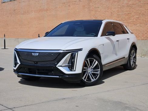 Used 2024 Cadillac Lyriq Luxury w/ LPO, Floor Liner Package AWD/4WD image 1