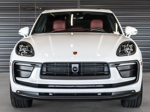 Certified 2023 Porsche Macan AWD/4WD image 8