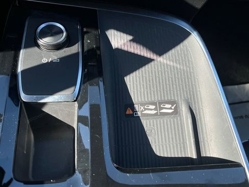 Used 2025 Buick Enclave Sport Touring image 27