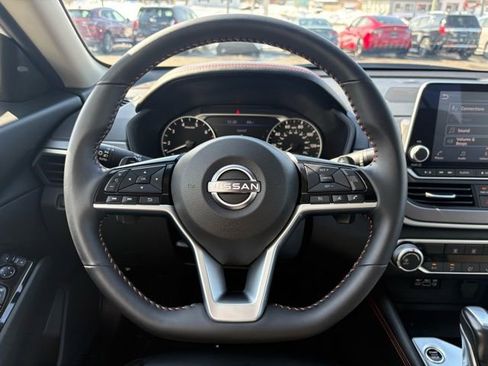 Used 2025 Nissan Altima 2.5 SR image 36