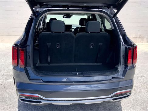 Used 2023 Kia Sorento EX w/ Panoramic Sunroof Package FWD image 18