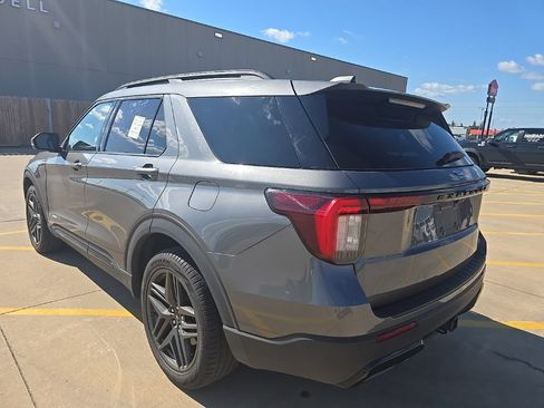 Used 2025 Ford Explorer ST-Line w/ ST-Line Street Pack AWD/4WD image 7