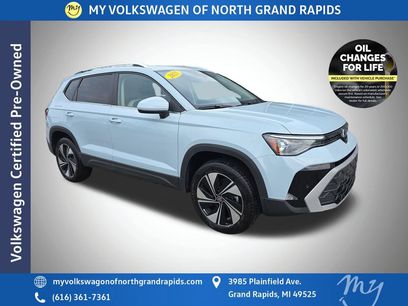 Certified 2025 Volkswagen Taos SE w/ Panoramic Sunroof Package
