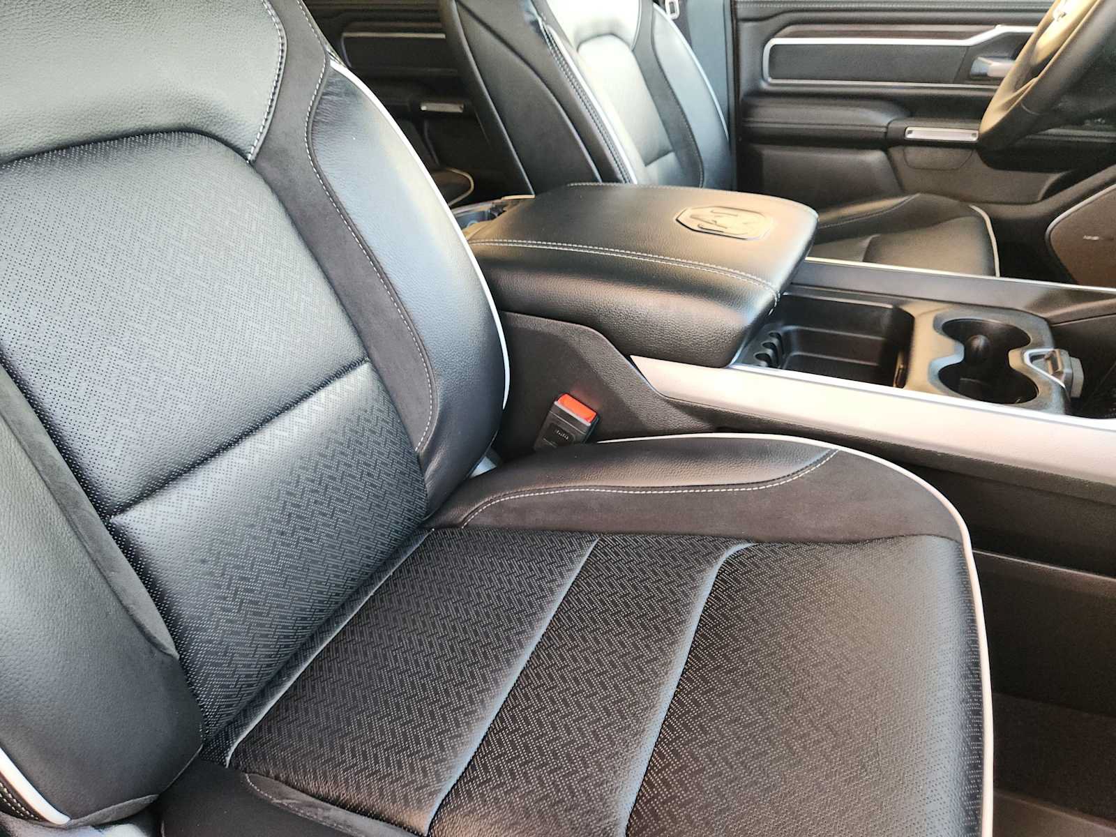 Used 2025 RAM 1500 Laramie w/ Night Edition AWD/4WD image 15