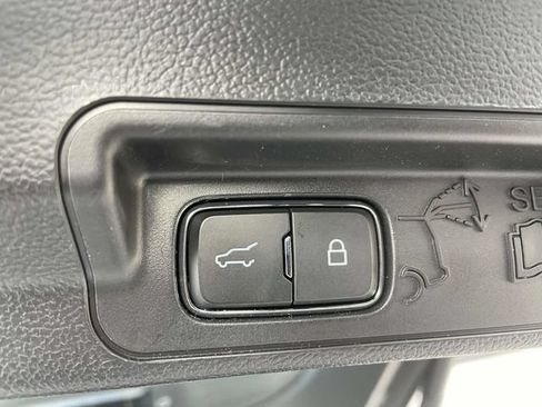Used 2022 Ford Explorer Limited w/ Equipment Group 301A AWD/4WD image 11
