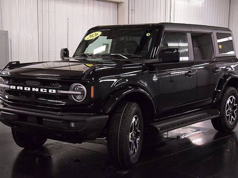 New 2026 Ford Bronco Outer Banks image 3