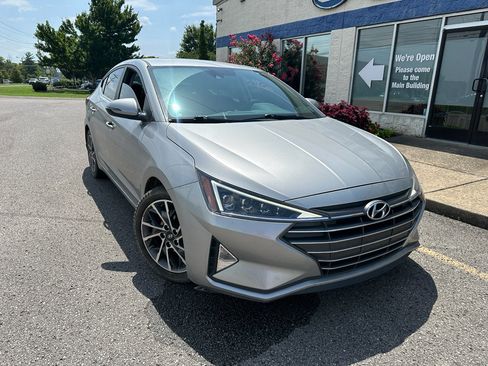 Used 2020 Hyundai Elantra Limited w/ Winter Weather Package FWD image 2