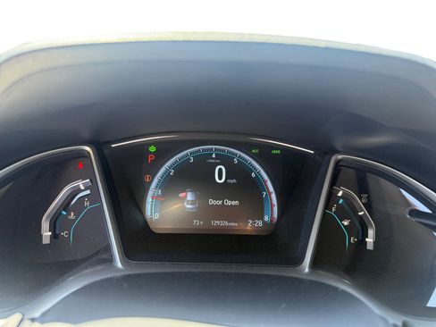 Used 2016 Honda Civic Touring image 11