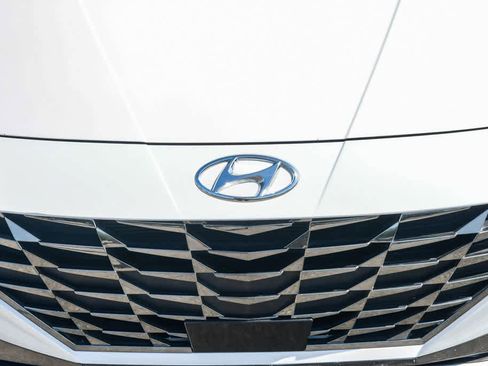 Used 2021 Hyundai Elantra Limited image 5