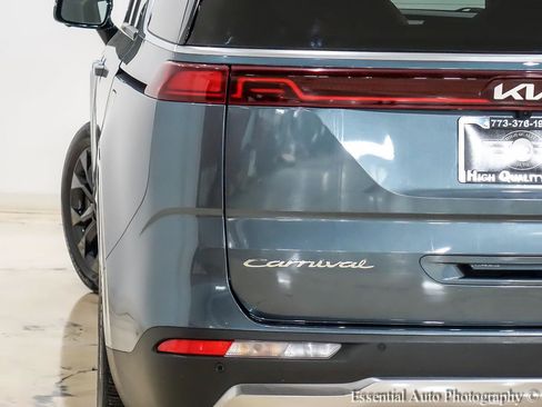Used 2022 Kia Carnival SX Prestige image 8