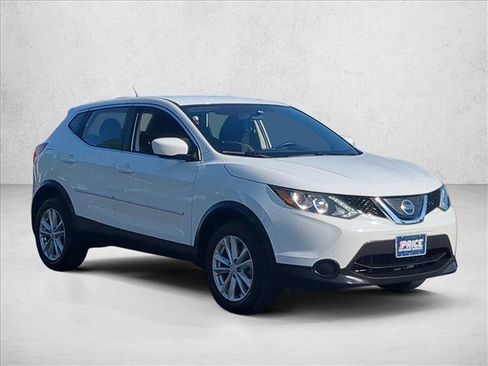 Used 2018 Nissan Rogue Sport S w/ S Appearance Package FWD image 3