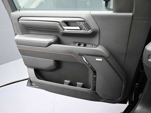 Used 2024 GMC Sierra 2500 AT4 w/ AT4 Premium Plus Package AWD/4WD image 11