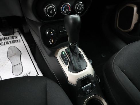 Used 2016 Jeep Renegade Latitude image 18