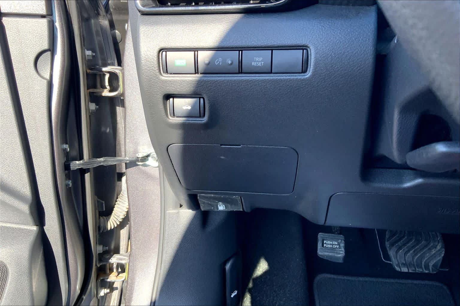 Used 2025 Nissan Sentra SV FWD image 35