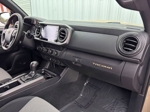 Used 2020 Toyota Tacoma TRD Sport image 13