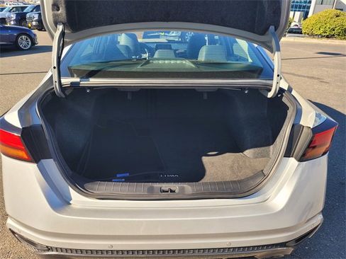 Certified 2022 Nissan Altima 2.5 SR image 11