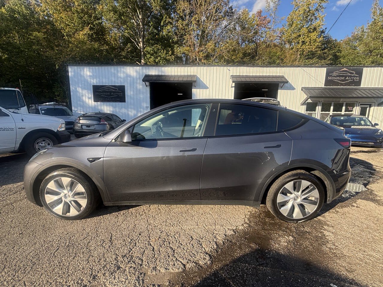 Used 2022 Tesla Model Y Long Range AWD/4WD image 1