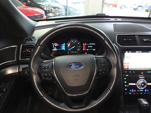Used 2017 Ford Explorer Limited image 39