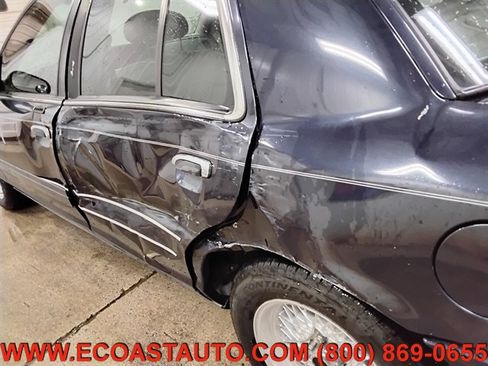 Used 2001 Ford Crown Victoria LX RWD image 16