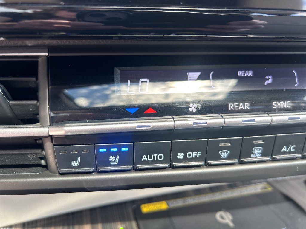 Certified 2022 Toyota Sienna Limited AWD/4WD image 32