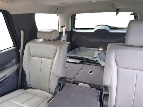 Used 2020 Ford Expedition XLT w/ Equipment Group 202A AWD/4WD image 16