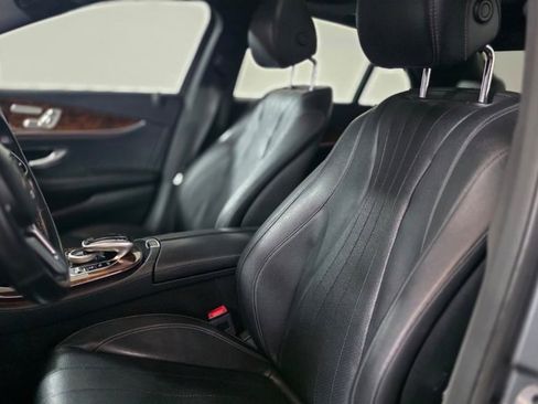 Used 2019 Mercedes-Benz E 300 4MATIC w/ Premium 1 Package image 18