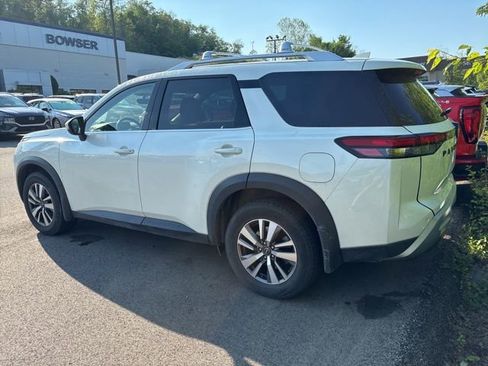 Used 2023 Nissan Pathfinder SL w/ Lighting Package (N92) AWD/4WD image 2