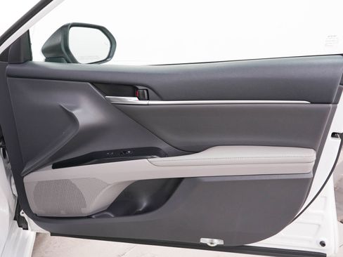 Used 2020 Toyota Camry XSE w/ Blackout Package FWD image 9
