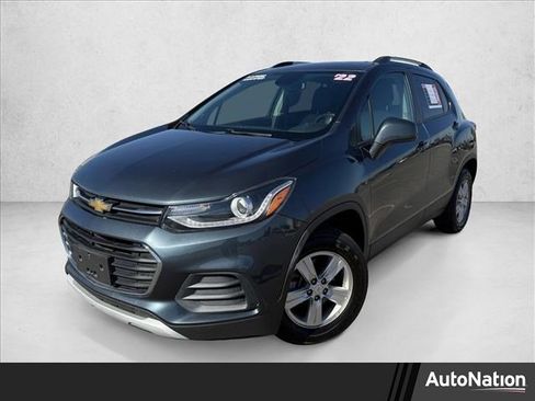 Used 2022 Chevrolet Trax LT w/ Premium Seat Package image 1