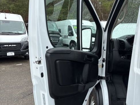 Used 2025 RAM ProMaster 2500 w/ Convenience Group image 23
