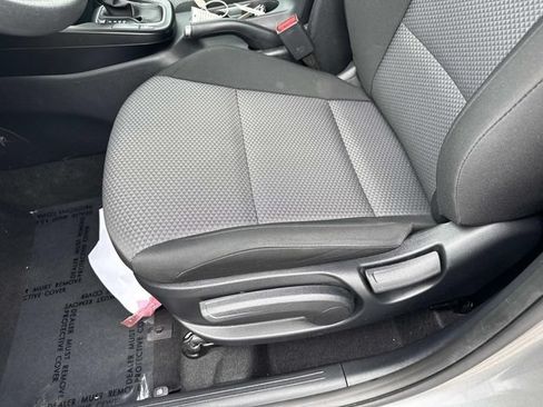 Used 2025 Kia Soul LX w/ LX Technology Package FWD image 15