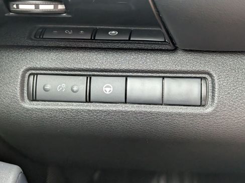 Used 2023 Ford Explorer XLT w/ Equipment Group 202A AWD/4WD image 18