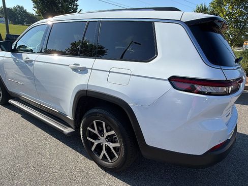 Used 2023 Jeep Grand Cherokee L Limited AWD/4WD image 10