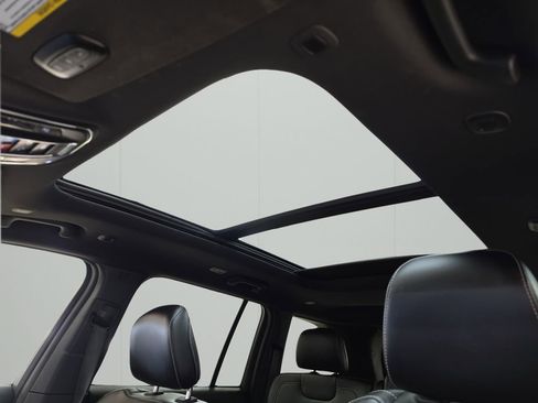 Used 2024 Jeep Grand Cherokee Limited image 25