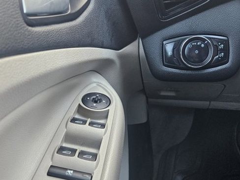 Used 2014 Ford Escape SE image 18