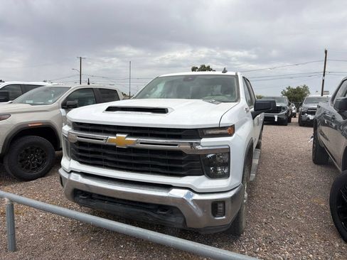 Used 2024 Chevrolet Silverado 2500 LT w/ Convenience Package AWD/4WD image 2