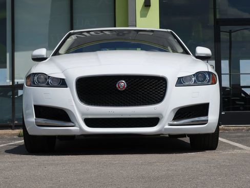 Used 2017 Jaguar XF Prestige image 2