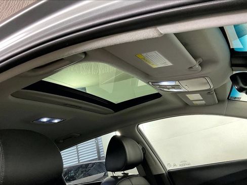 Used 2022 Kia Niro EX Premium FWD image 29