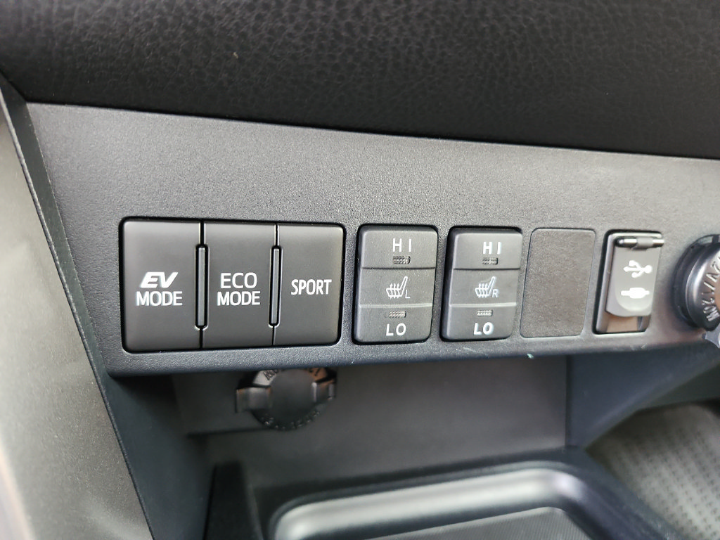 Used 2017 Toyota RAV4 Limited AWD/4WD image 28