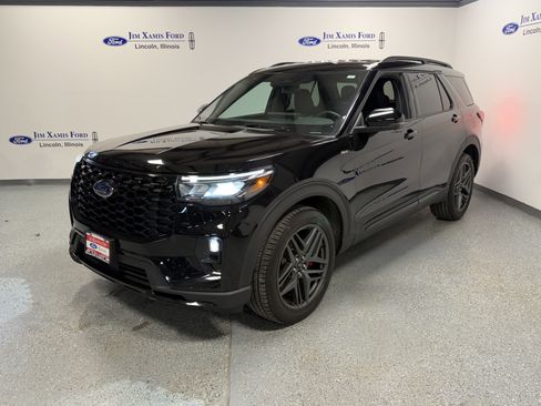 Used 2025 Ford Explorer ST-Line w/ Premium Package image 3