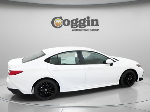 Used 2026 Toyota Camry SE w/ Multimedia Upgrade Package FWD image 10
