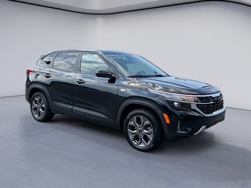 Used 2024 Kia Seltos LX AWD/4WD image 7