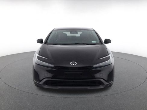 Used 2025 Toyota Prius LE FWD image 2