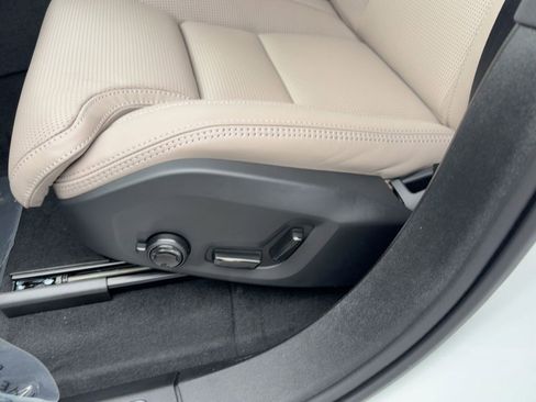 New 2026 Volvo XC90 B6 Ultra image 13