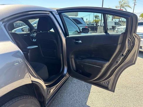 Used 2014 Dodge Charger SXT RWD image 18
