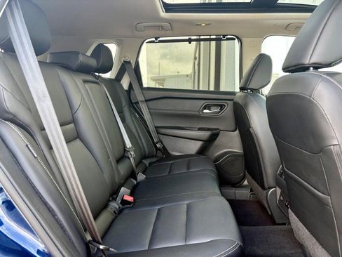 Used 2024 Nissan Rogue SL w/ SL Premium Package image 11