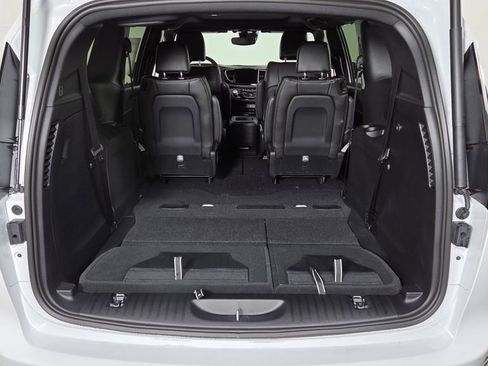 New 2026 Chrysler Pacifica Select image 11
