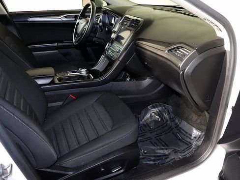 Used 2019 Ford Fusion SE image 33