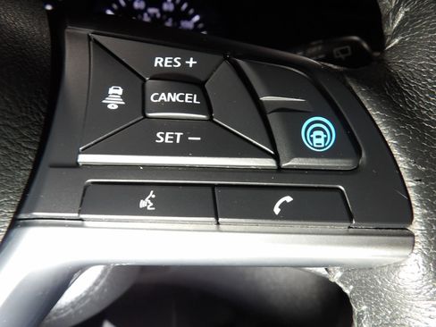 Used 2020 Nissan Rogue SL AWD/4WD image 16